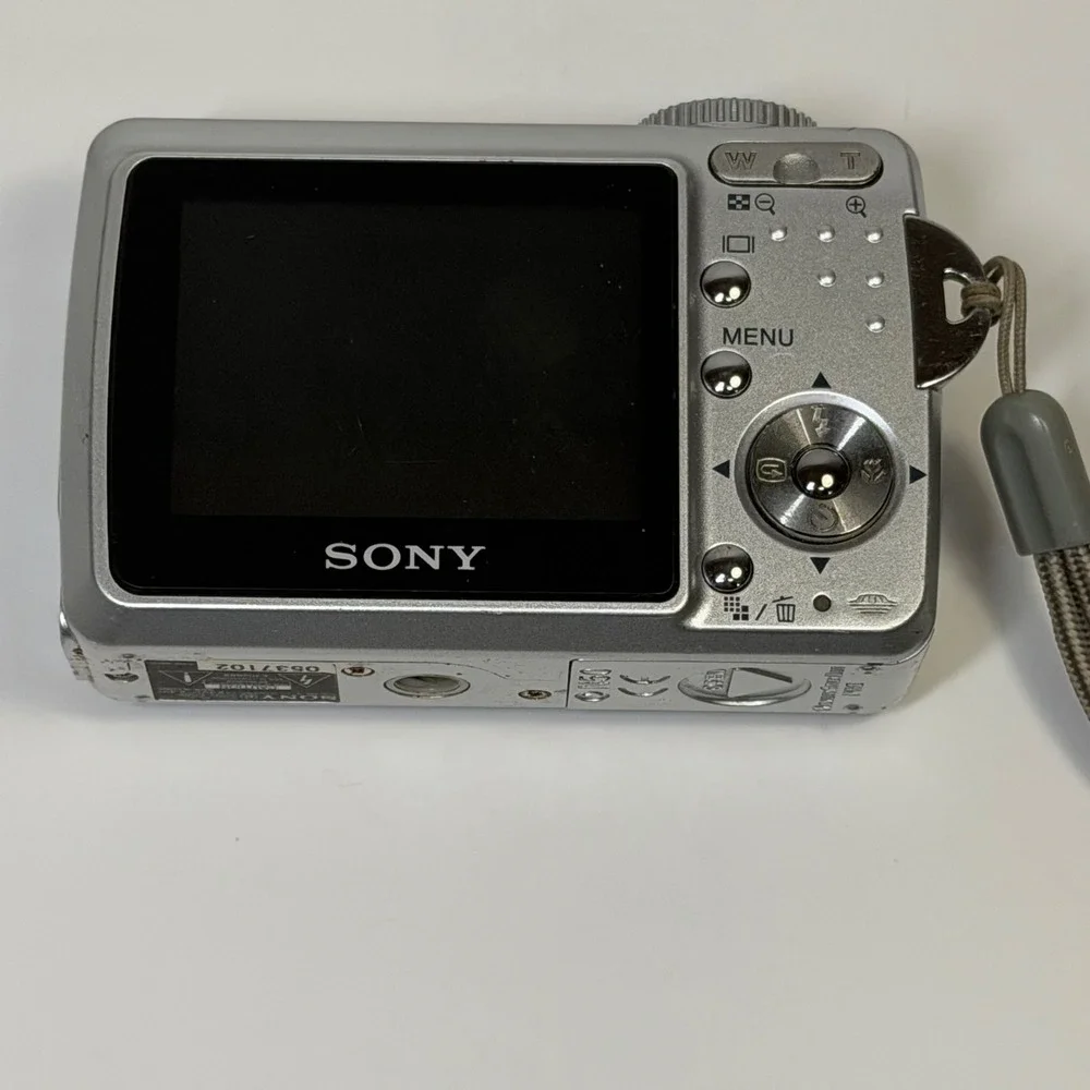 Sony Cyber-shot DSC-S500 6.0MP Digital Camera Silver 3x Optical Zoom Compact